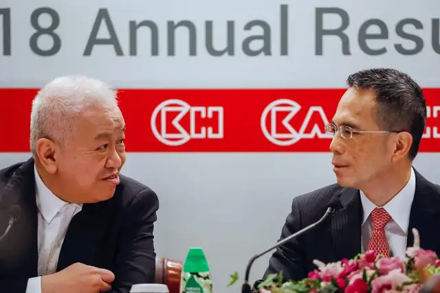 霍建宁打辅助，李嘉诚家族攒下1600亿现金