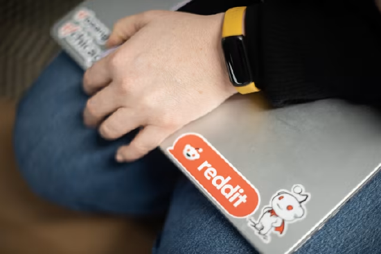 AI重塑营销搜索格局之际	，Reddit竭力维持自身本色